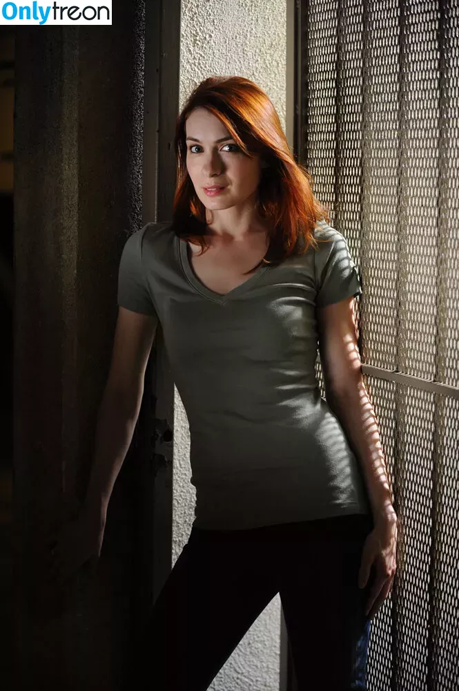 Felicia Day nude photo #0093 (feliciaday)