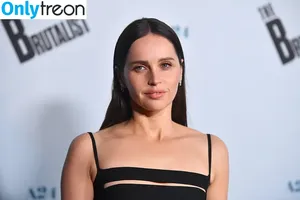 Felicity Jones / felicity.jones фото голая #0335
