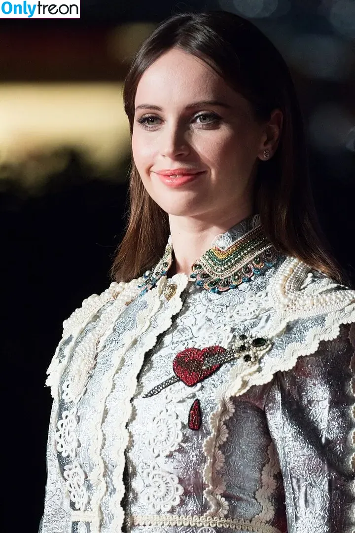 Felicity Jones голая photo #0014 (felicity.jones / felicityjonesxo)