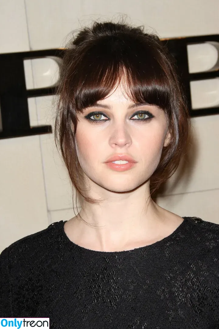 Felicity Jones голая photo #0037 (felicity.jones / felicityjonesxo)