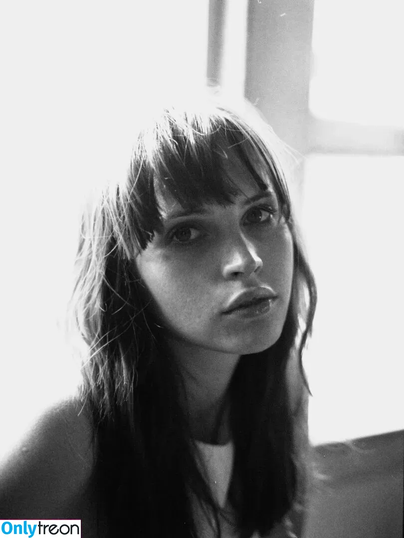 Felicity Jones голая photo #0044 (felicity.jones / felicityjonesxo)