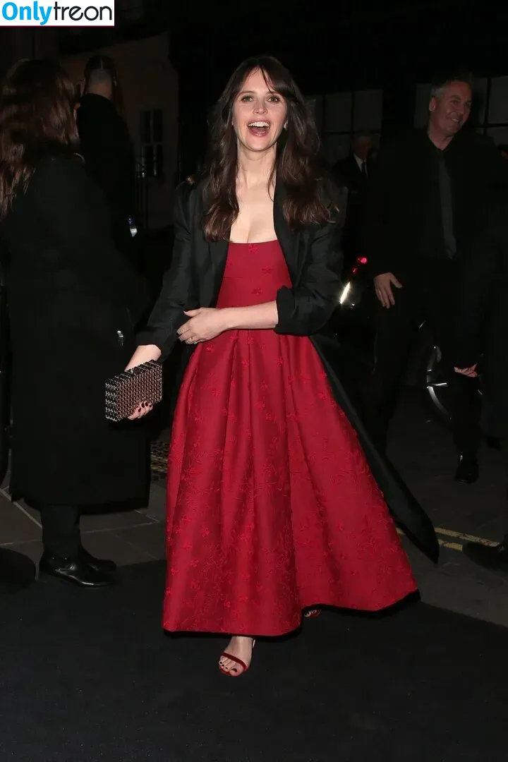 Felicity Jones голая photo #0080 (felicity.jones / felicityjonesxo)