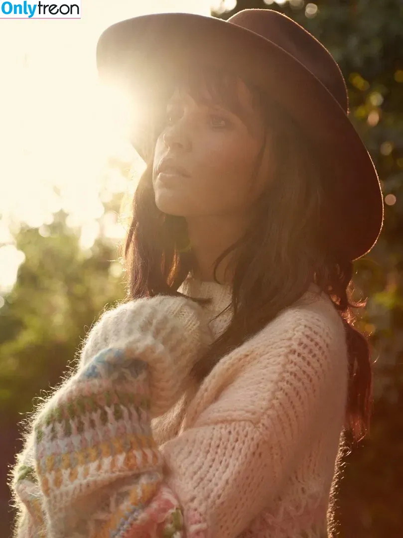 Felicity Jones голая photo #0083 (felicity.jones / felicityjonesxo)