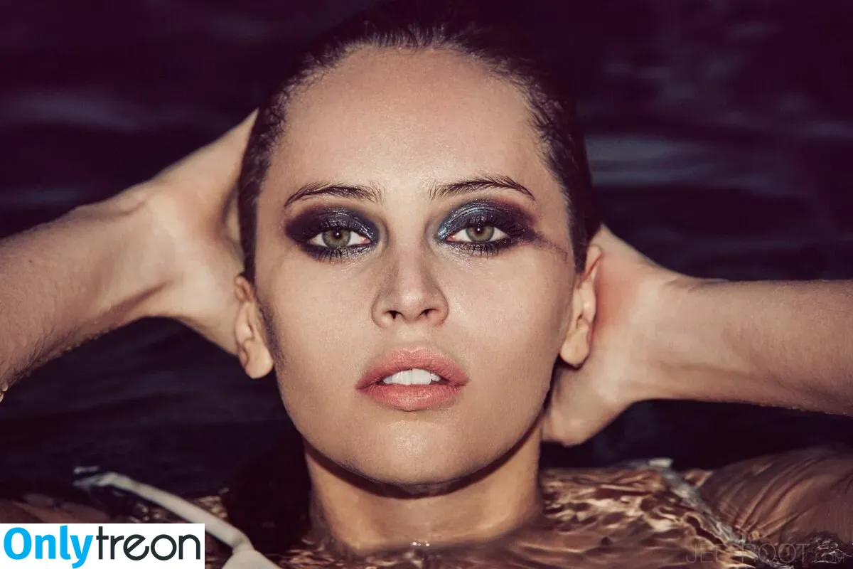 Felicity Jones голая photo #0091 (felicity.jones / felicityjonesxo)