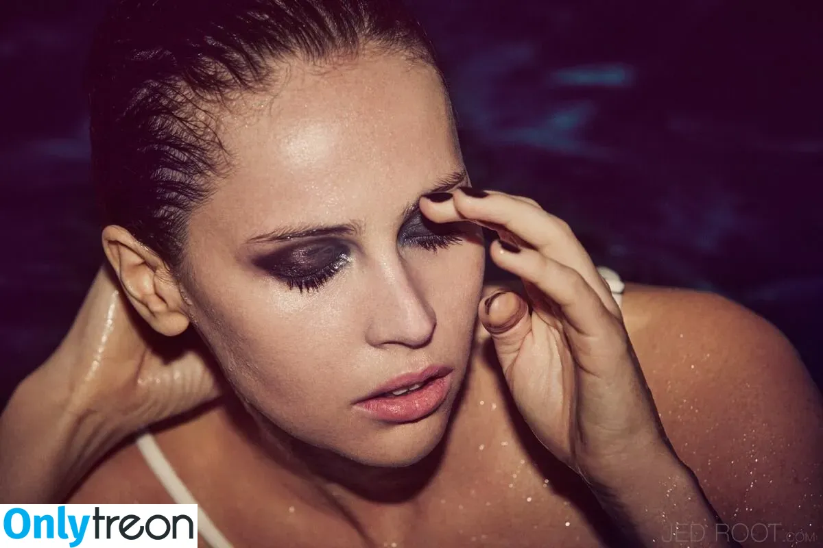 Felicity Jones голая photo #0092 (felicity.jones / felicityjonesxo)