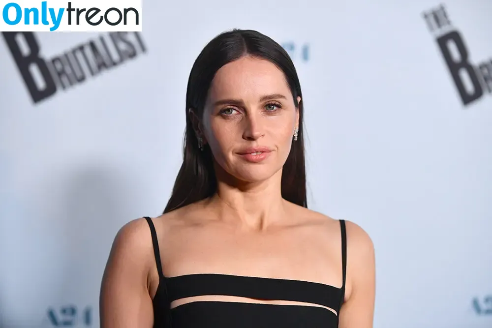 Felicity Jones голая photo #0335 (felicity.jones)