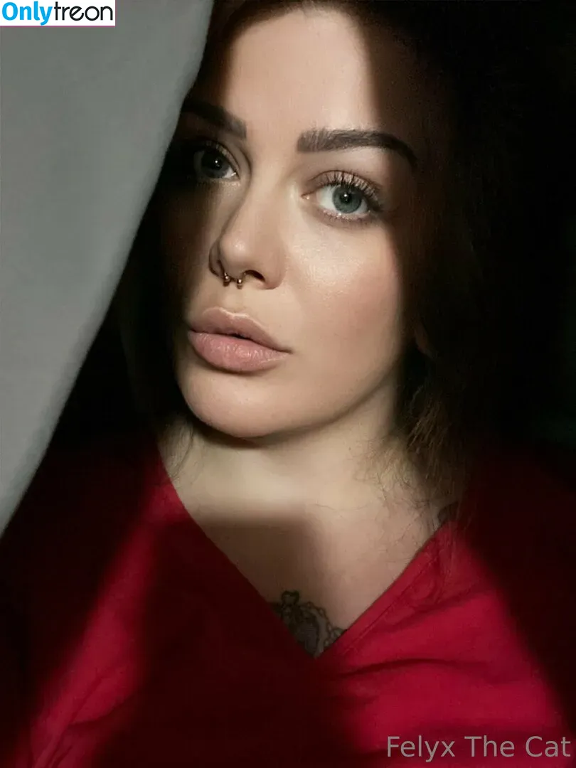 felyxfree голая photo #0163 (felyxfox)