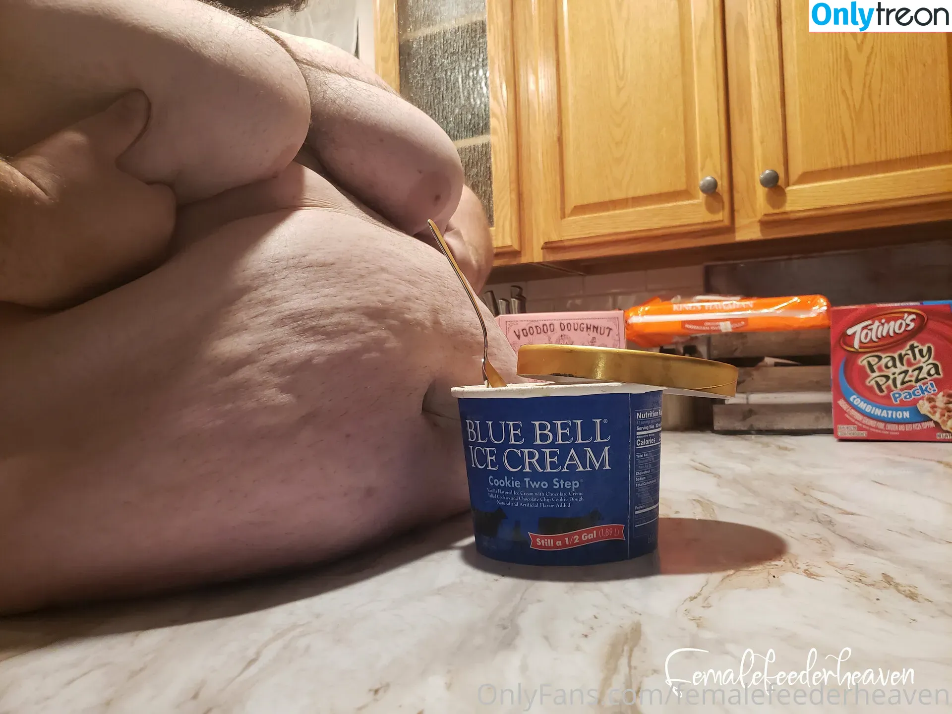 femalefeederheaven nude photo #0011 (femalefeederheaven)