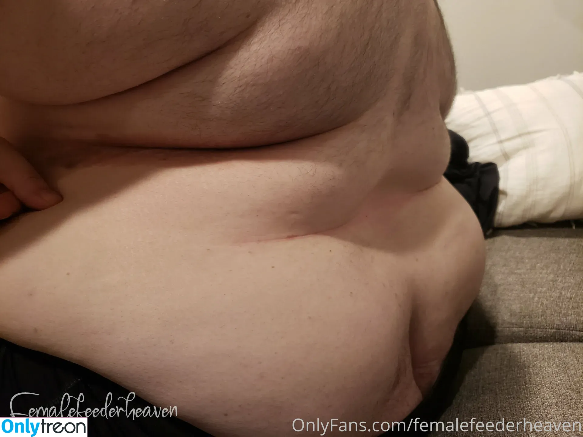 femalefeederheaven nude photo #0099 (femalefeederheaven)