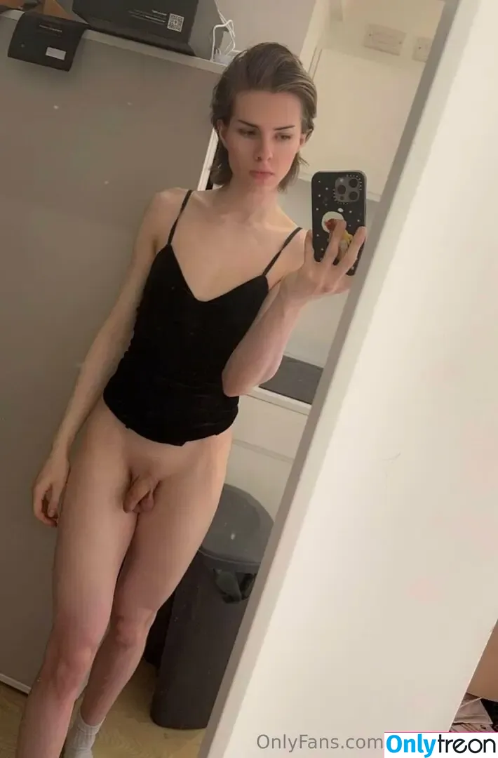 femboyuk1 голая photo #0091 (femboy_uk)