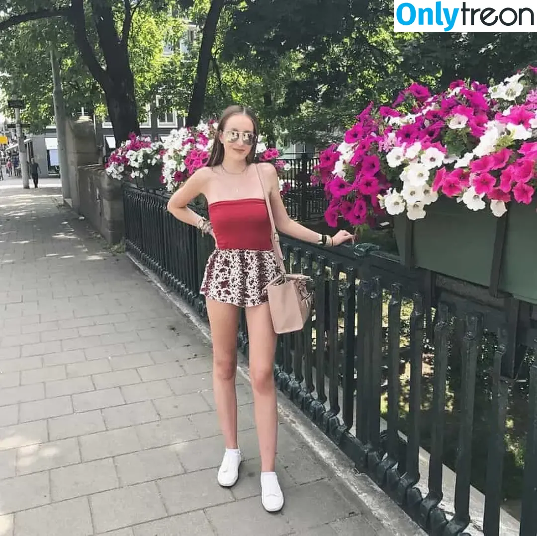 Femke Megan nude photo #0012 (femkemegan)