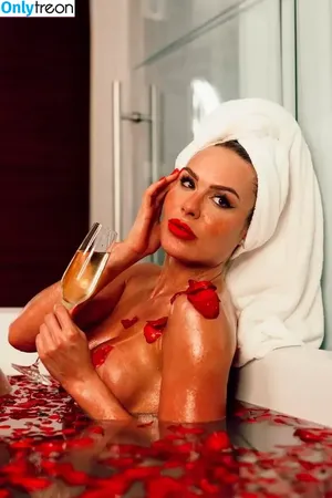 Fernanda Lacerda / A Mendigata / fernandalacerda_oficial фото голая #0227