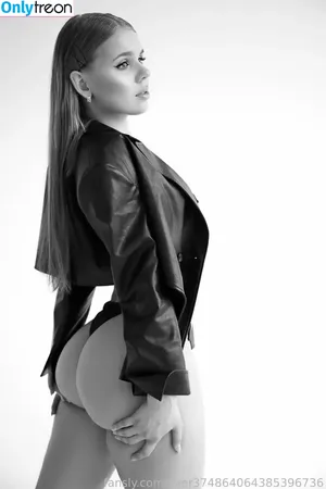  nude photo #0009
