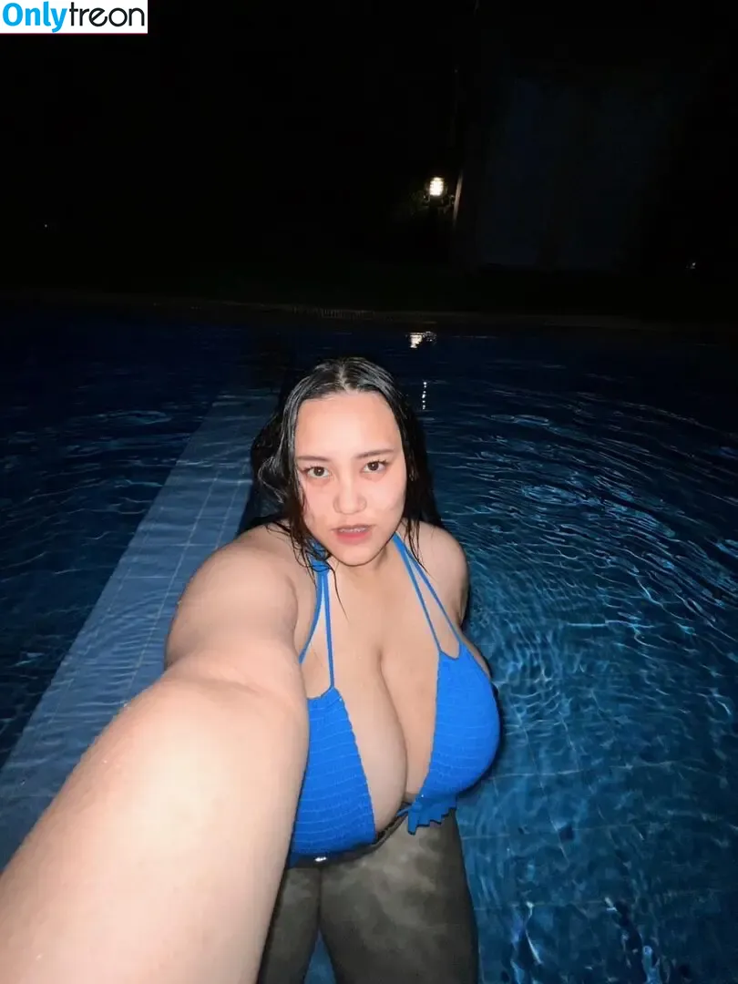 fhong_fionax nude photo #0001 (Chayada Dulyasatien (Busty Thai Model)