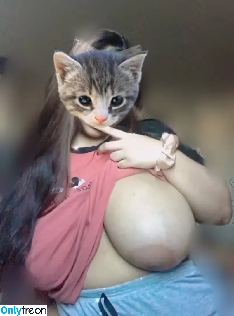 fhong_fionax nude photo #0024 (Chayada Dulyasatien (Busty Thai Model)