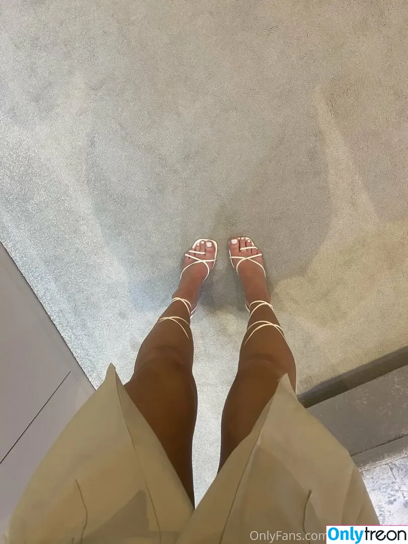 fifitrixabellex nude photo #0005 (fit.bellex)