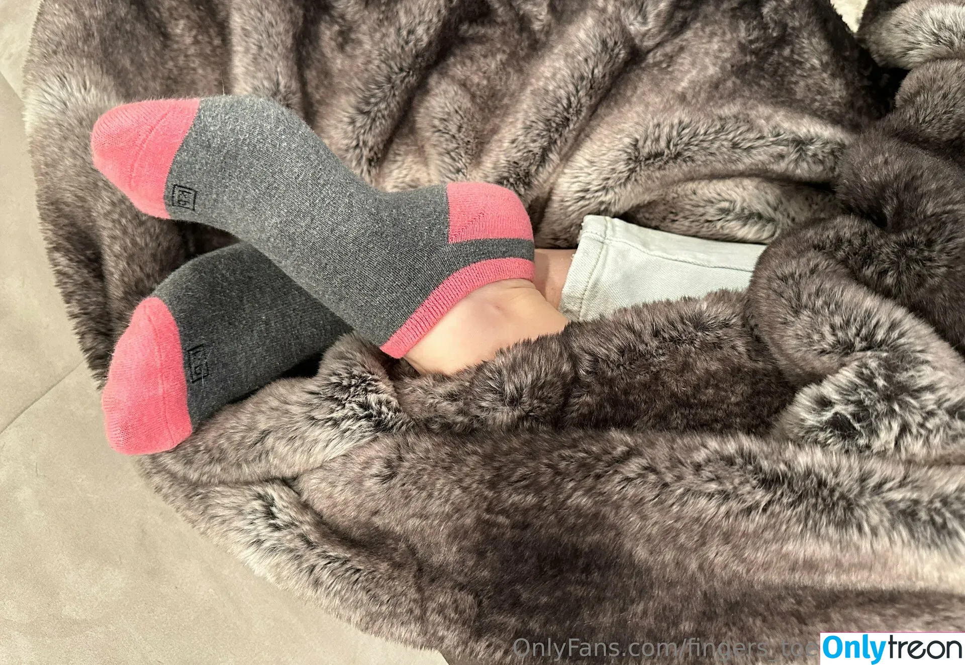 fingers_toes_soles_free nude photo #0050 (fb_0296)
