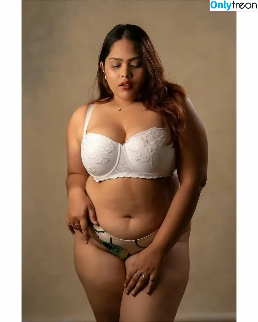 fire___fly9 nude photo #0005 (___fire___fly9___ / varthika r0)