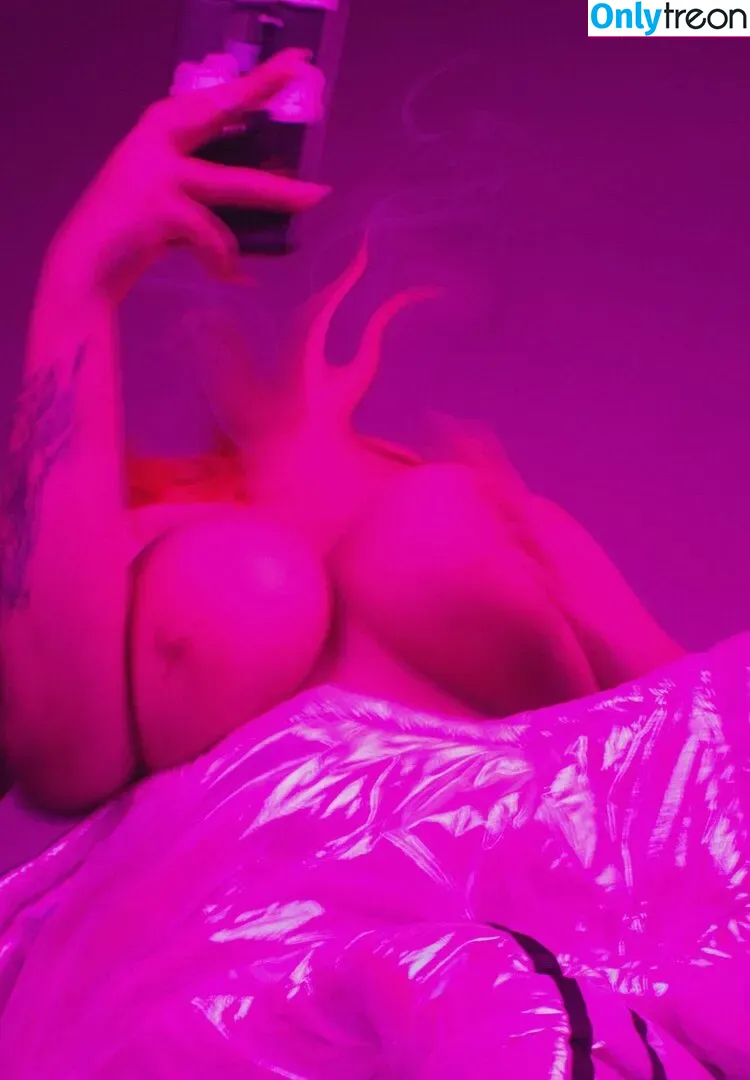 Firefliesowo nude photo #0173 (Firefliesowo)