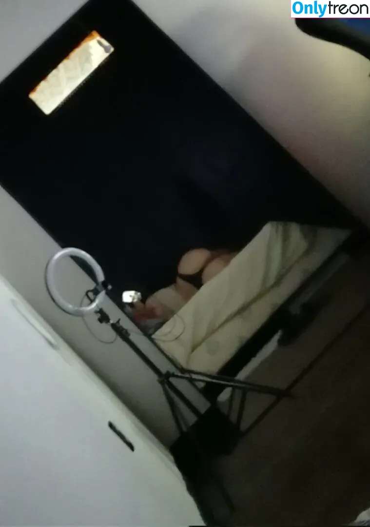 Firefliesowo nude photo #0201 (Firefliesowo)
