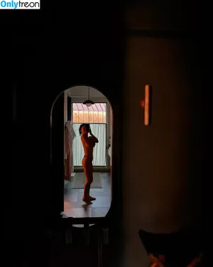  nude photo #0007