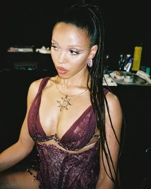FKA Twigs / FKAtwigs / febbytwigs nude photo #0001