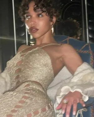 FKA Twigs / FKAtwigs / febbytwigs nude photo #0002