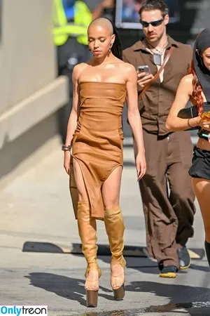 FKA Twigs / FKAtwigs / febbytwigs nude photo #0371