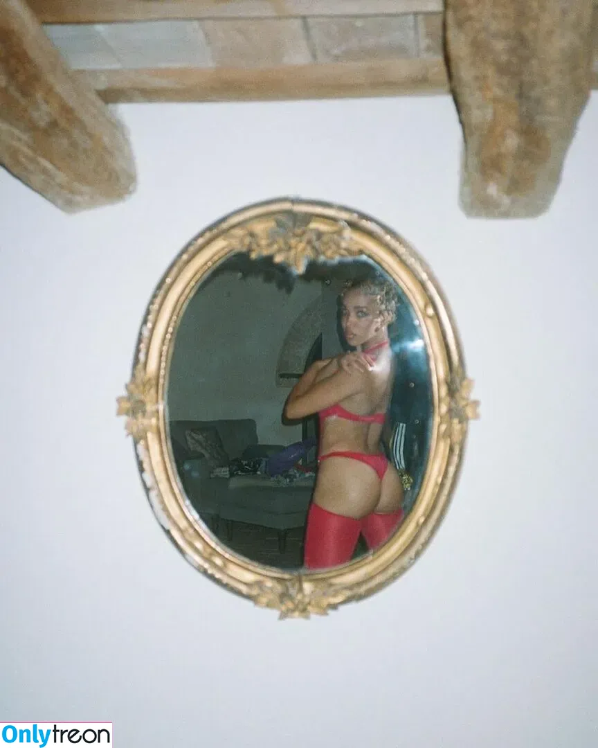 FKA Twigs nude photo #0009 (FKAtwigs / febbytwigs)