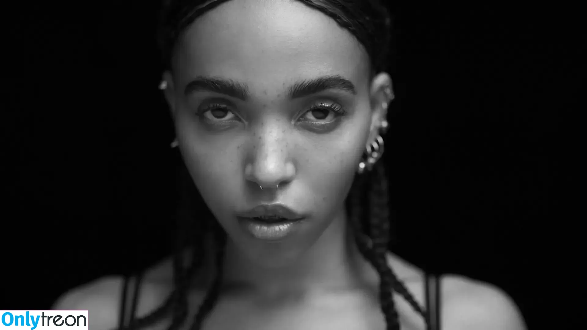 FKA Twigs nude photo #0021 (FKAtwigs)