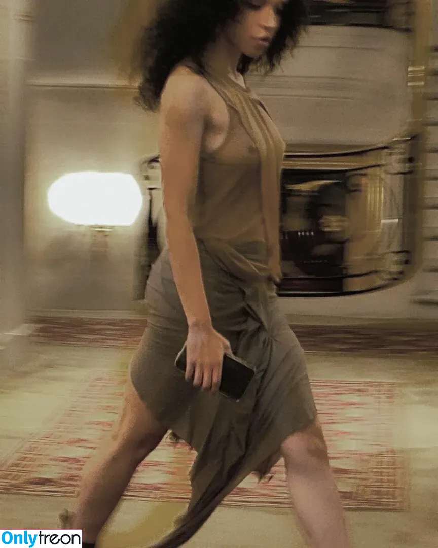 FKA Twigs nude photo #0025 (FKAtwigs / febbytwigs)