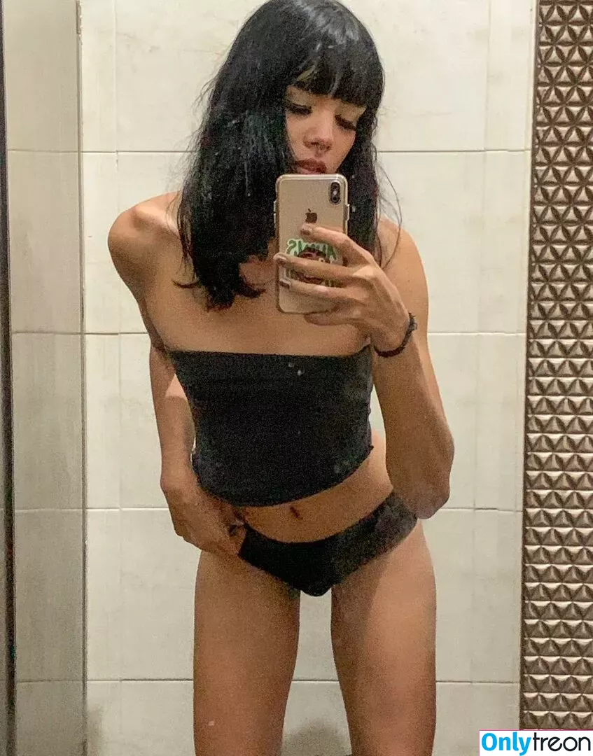FKA Twigs nude photo #0030 (FKAtwigs / febbytwigs)