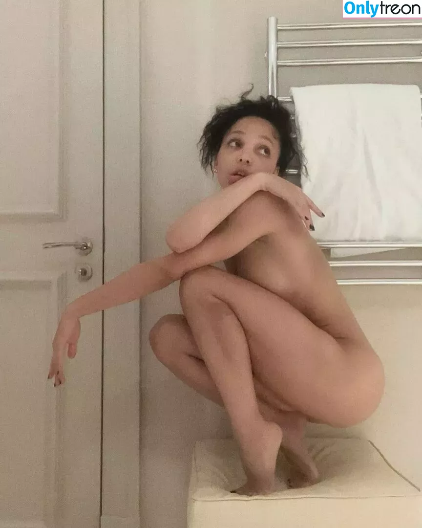 FKA Twigs nude photo #0073 (FKAtwigs / febbytwigs)