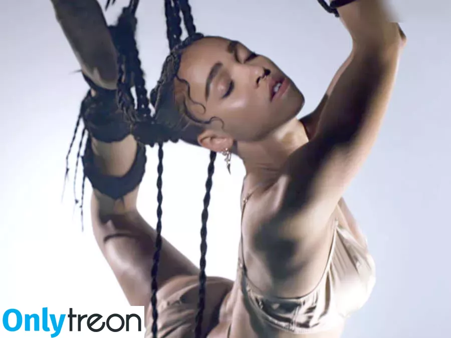 FKA Twigs nude photo #0126 (FKAtwigs / febbytwigs)