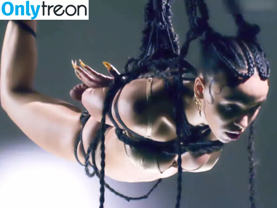 FKA Twigs голая photo #0128 (FKAtwigs / febbytwigs)