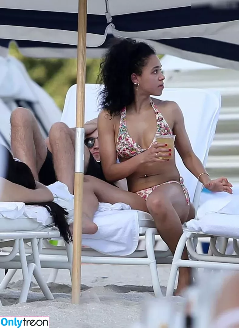 FKA Twigs nude photo #0139 (FKAtwigs / febbytwigs)