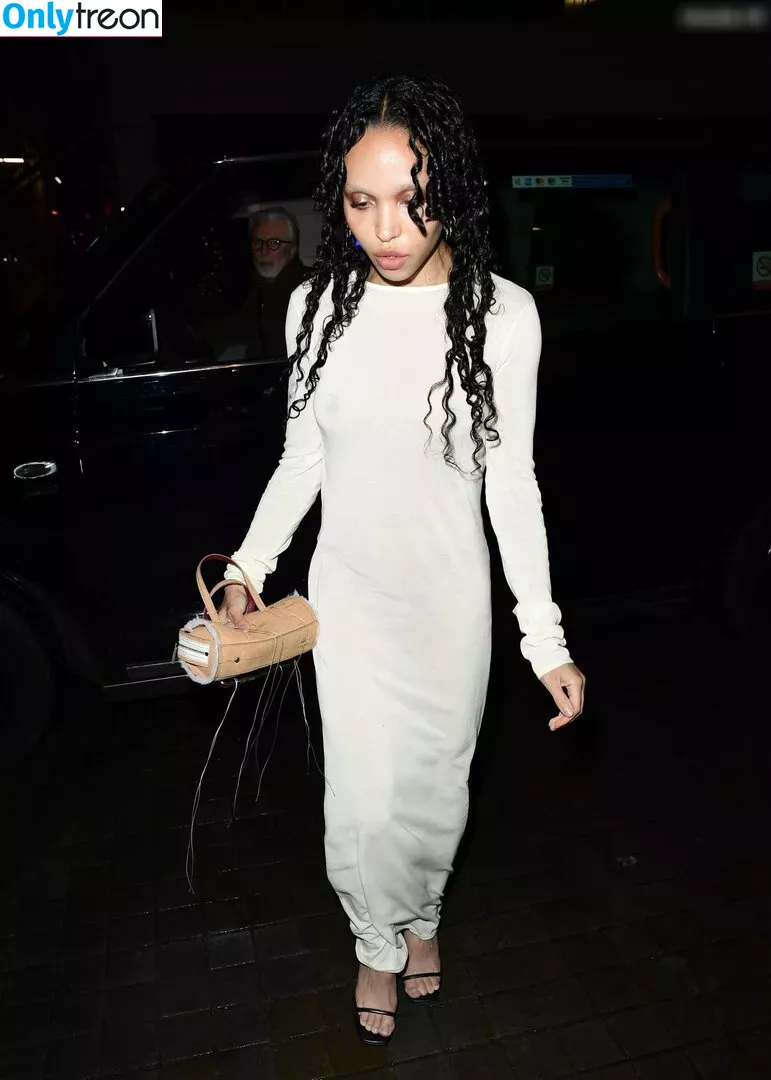 FKA Twigs голая photo #0227 (FKAtwigs / febbytwigs)