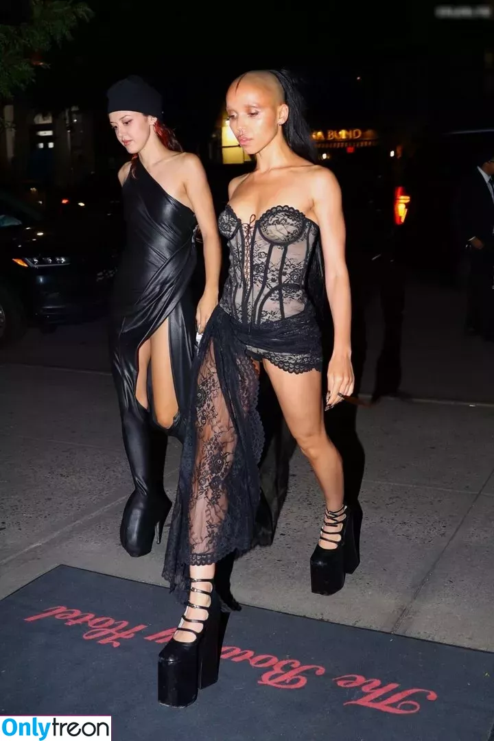 FKA Twigs nude photo #0282 (FKAtwigs / febbytwigs)