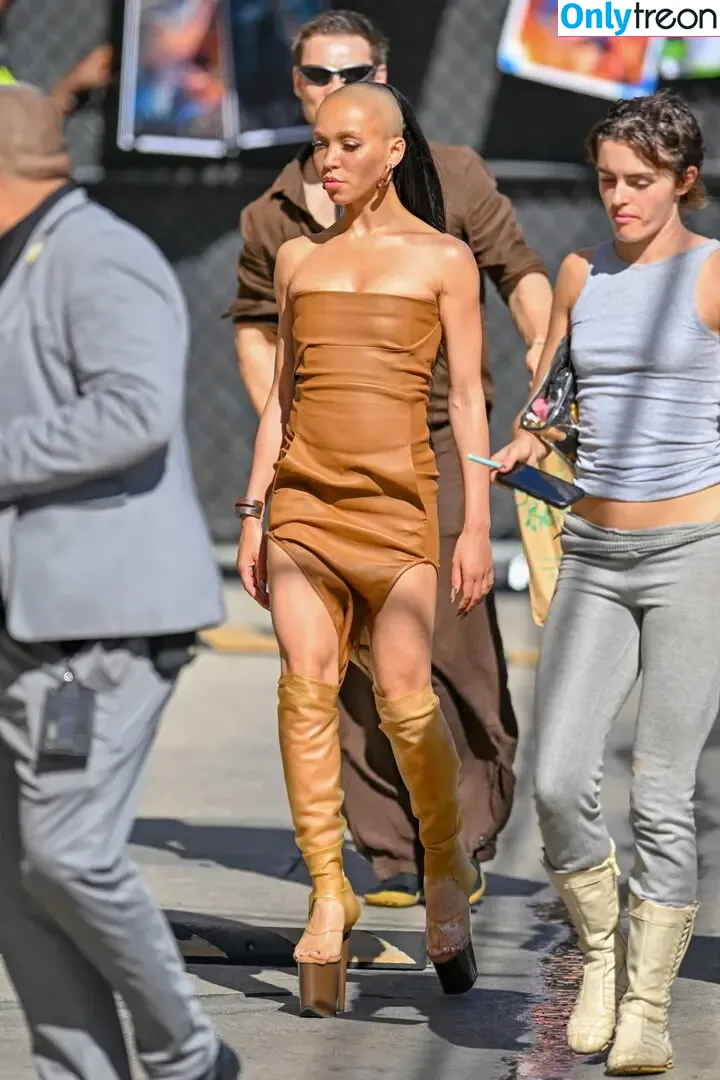 FKA Twigs nude photo #0372 (FKAtwigs / febbytwigs)