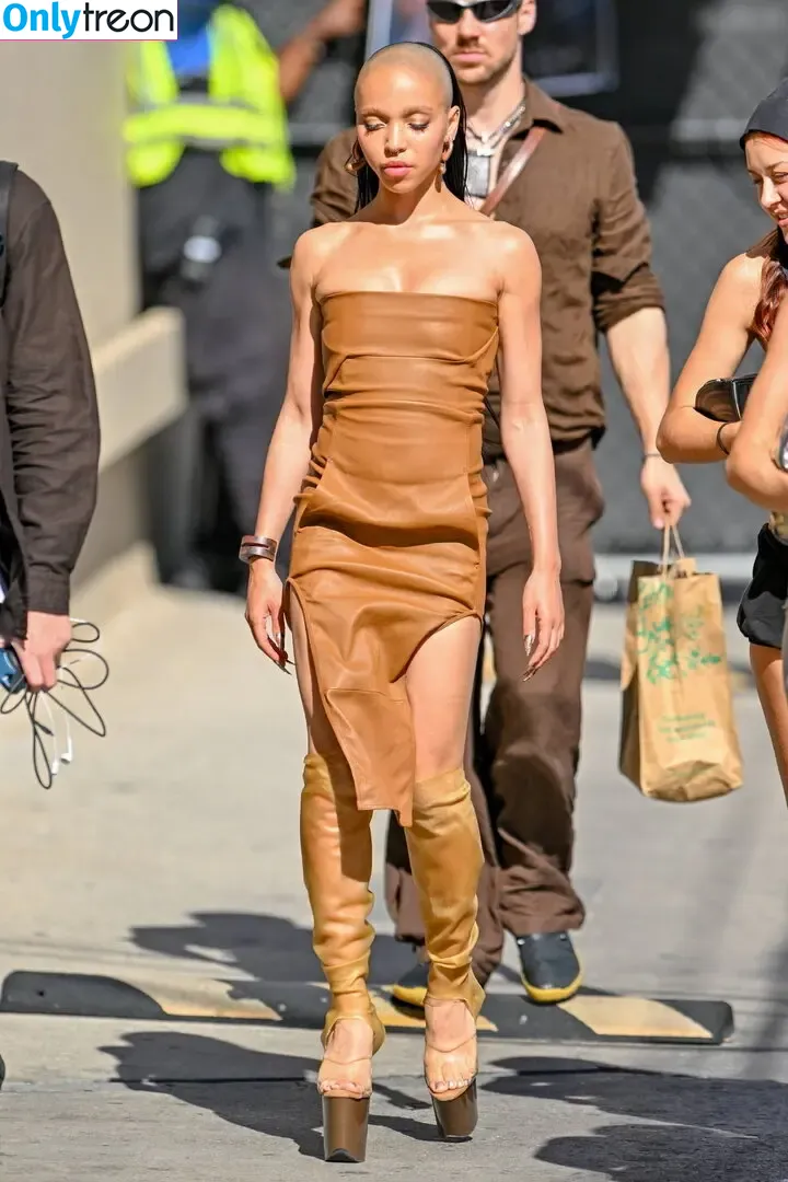 FKA Twigs nude photo #0377 (FKAtwigs / febbytwigs)