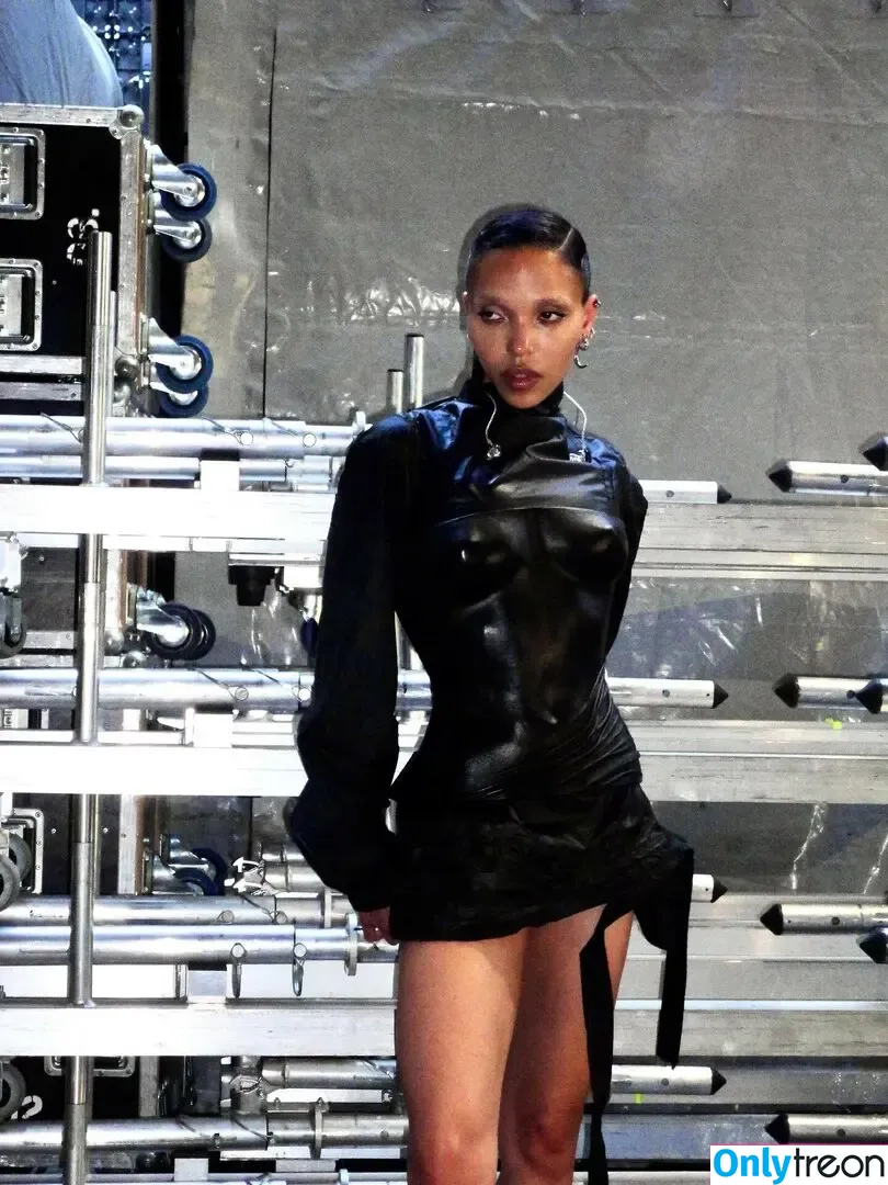 FKA Twigs nude photo #0381 (FKAtwigs)