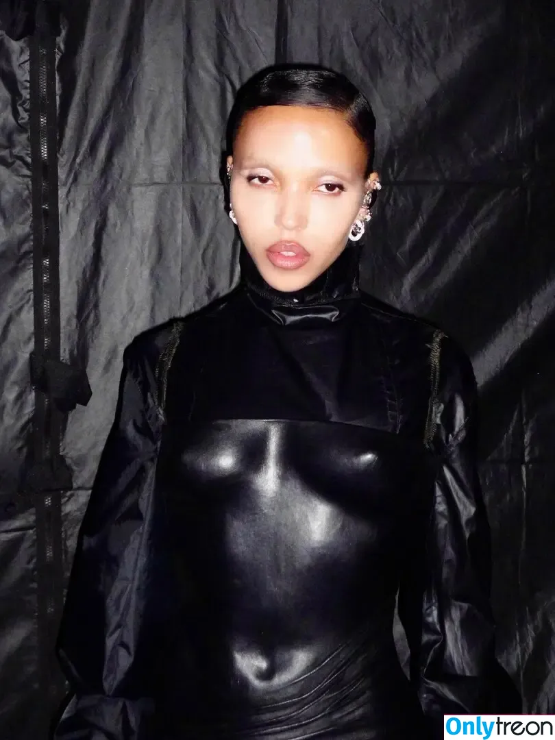 FKA Twigs nude photo #0383 (FKAtwigs)