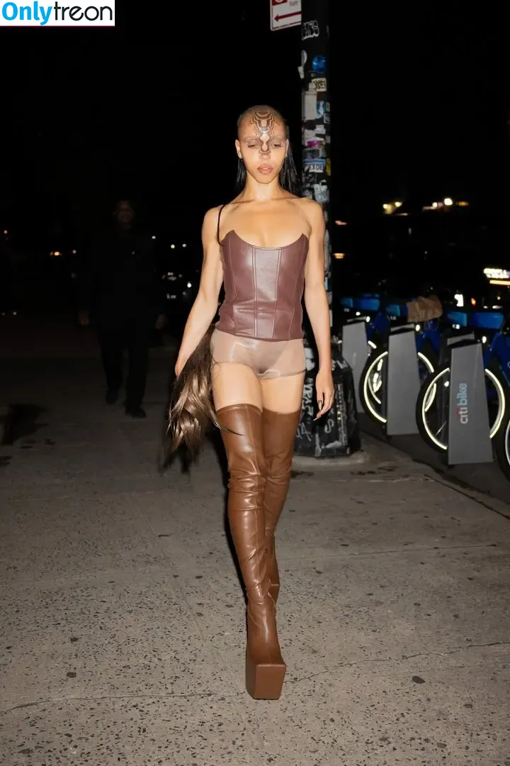 FKA Twigs nude photo #0404 (FKAtwigs)