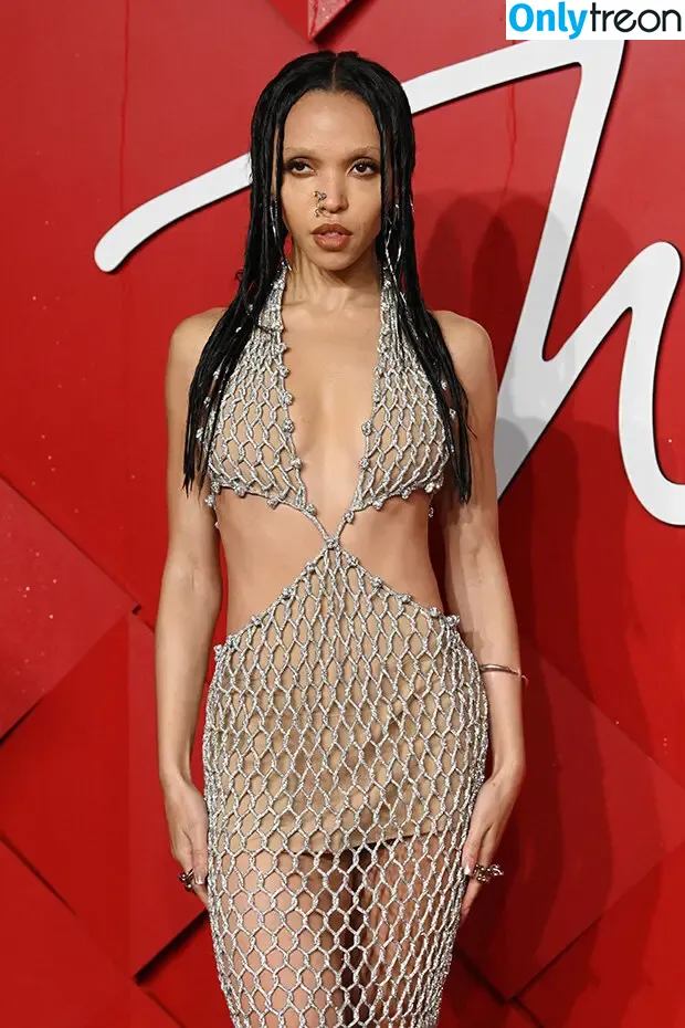 FKA Twigs nude photo #0420 (FKAtwigs)