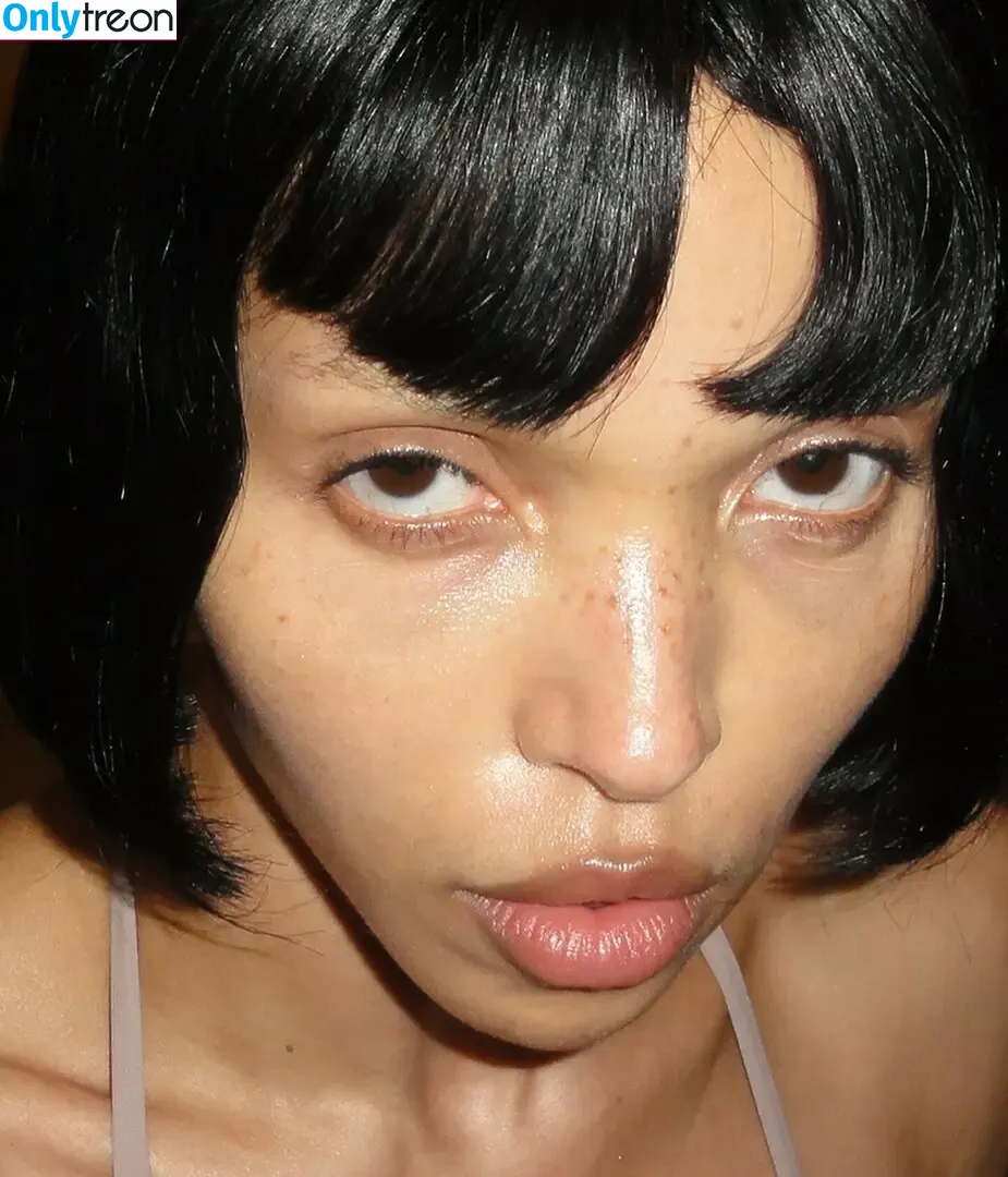 FKA Twigs nude photo #0433 (FKAtwigs)