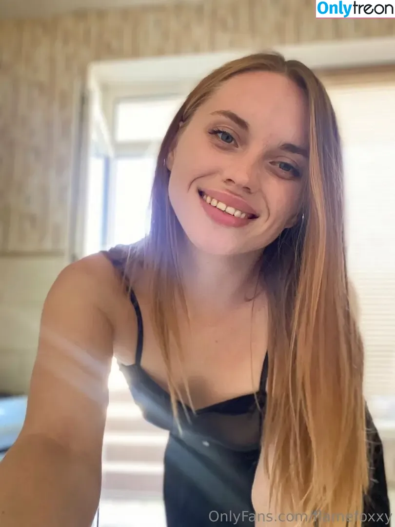 flamefoxxy nude photo #0002 (flamefoxxy)