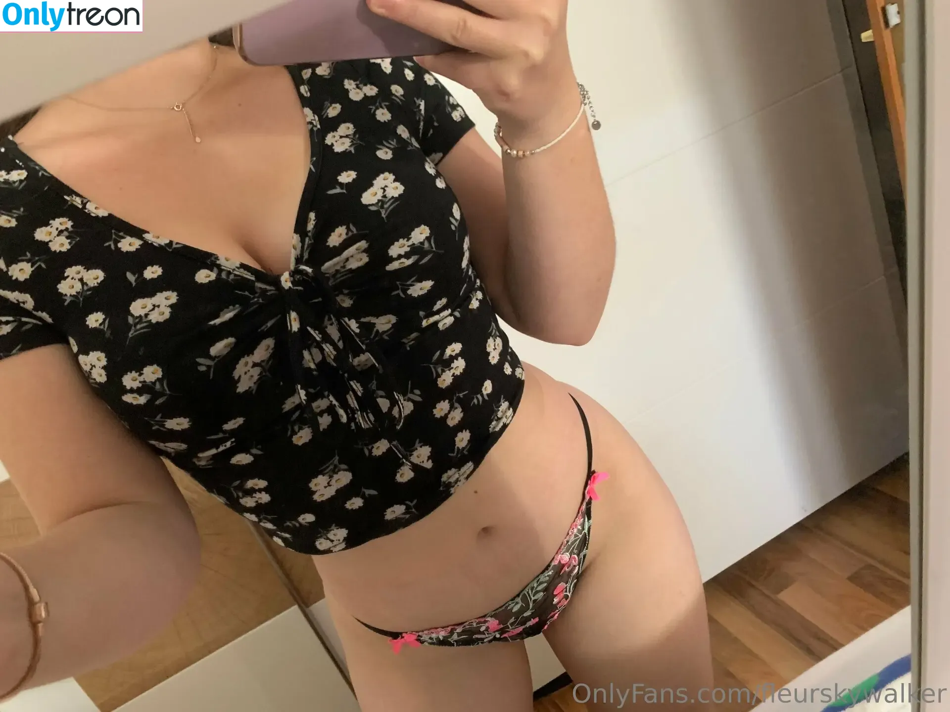 FleurSkywalker nude photo #0086 (fleurskywalkerr)
