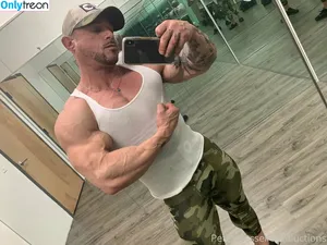 flexcash4 / phil_moreland nude photo #0002