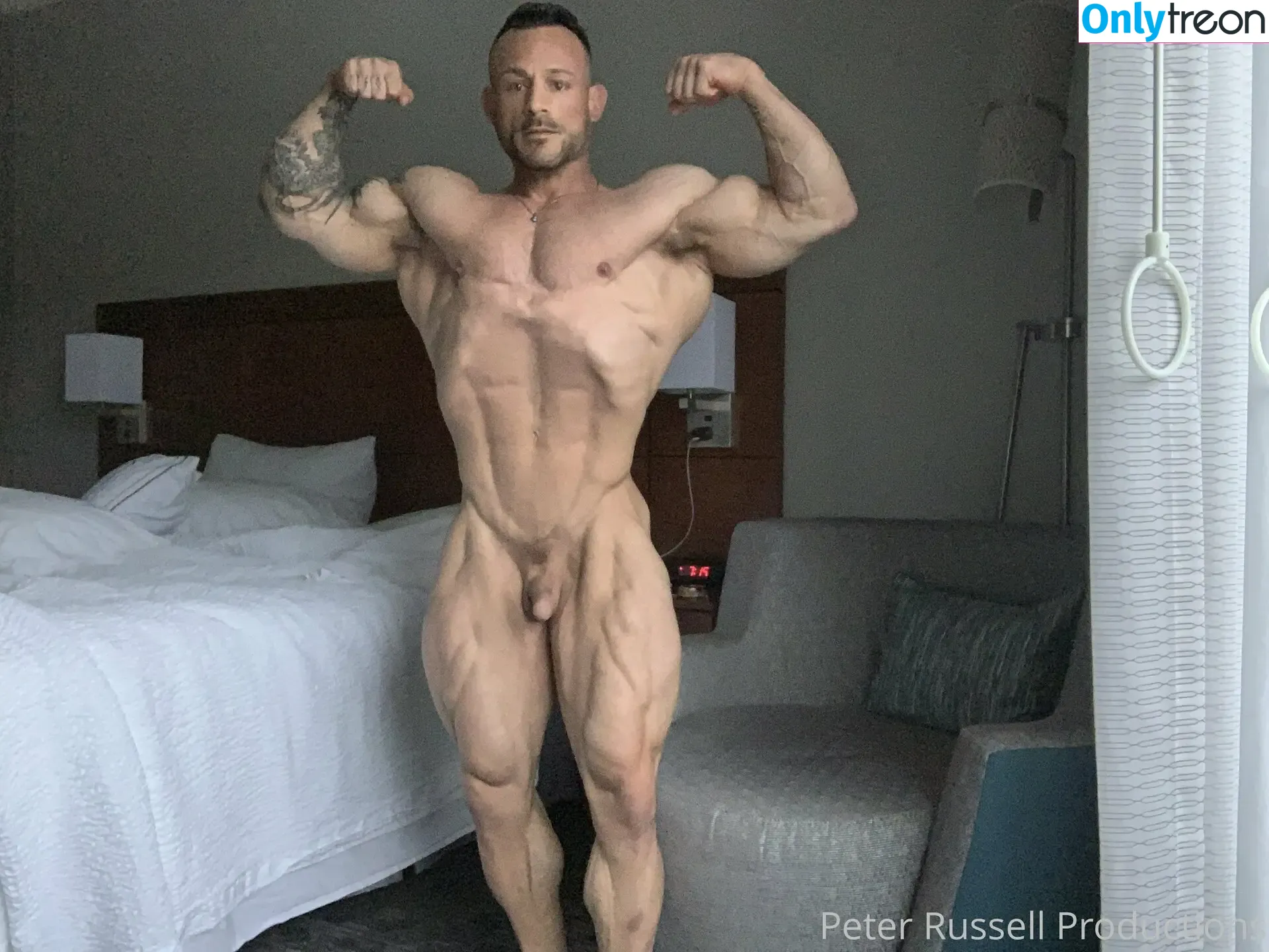 flexcash4 nude photo #0011 (phil_moreland)