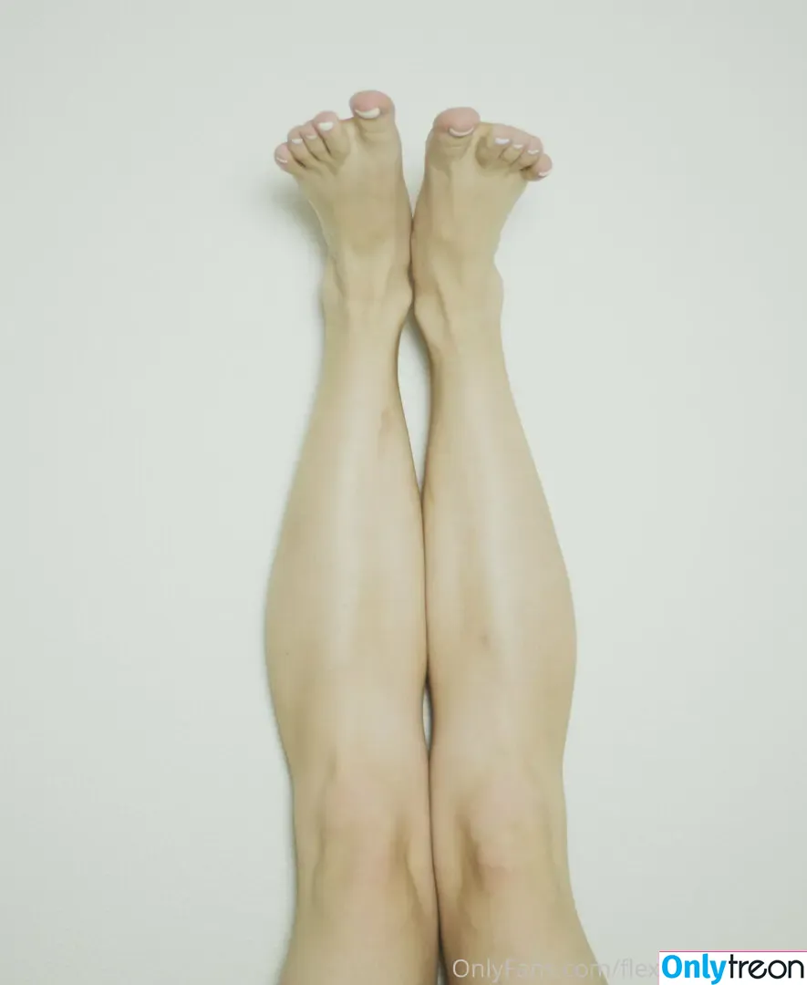flexifootprincess nude photo #0014 (flexifootprincess)